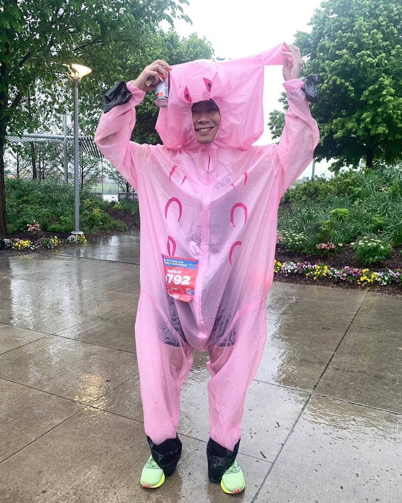 DekelChui's tweet photo. We’re kinda a 🐷 deal!
We understood the assignment and came pigpare. The ⛈️ gave us an extra challenge, it quickly became the wettest race. This piggy is finally dried off for #medalmonday. @runtobeer field trips are epic! Glad to have shared this ex… https://t.co/r8WPJrpGKC https://t.co/QJxB27uS9o