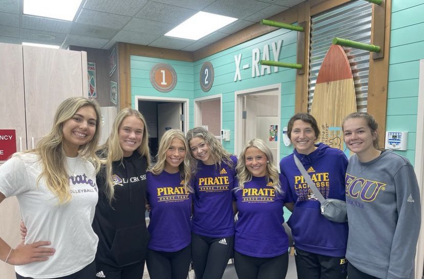 ecu_saac's tweet image. During #AmericanUnityWeek  ECU Student-Athletes got the opportunity to uplift and motivate children at the Give Kids a Smile Event (where children receive free oral care at the dentist). It’s always great to connect with the younger generation and put a smile on some faces!