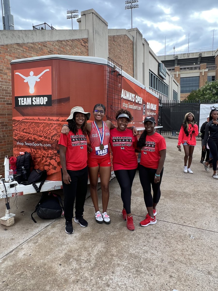 CBHS Girls XC/T&F tweet media