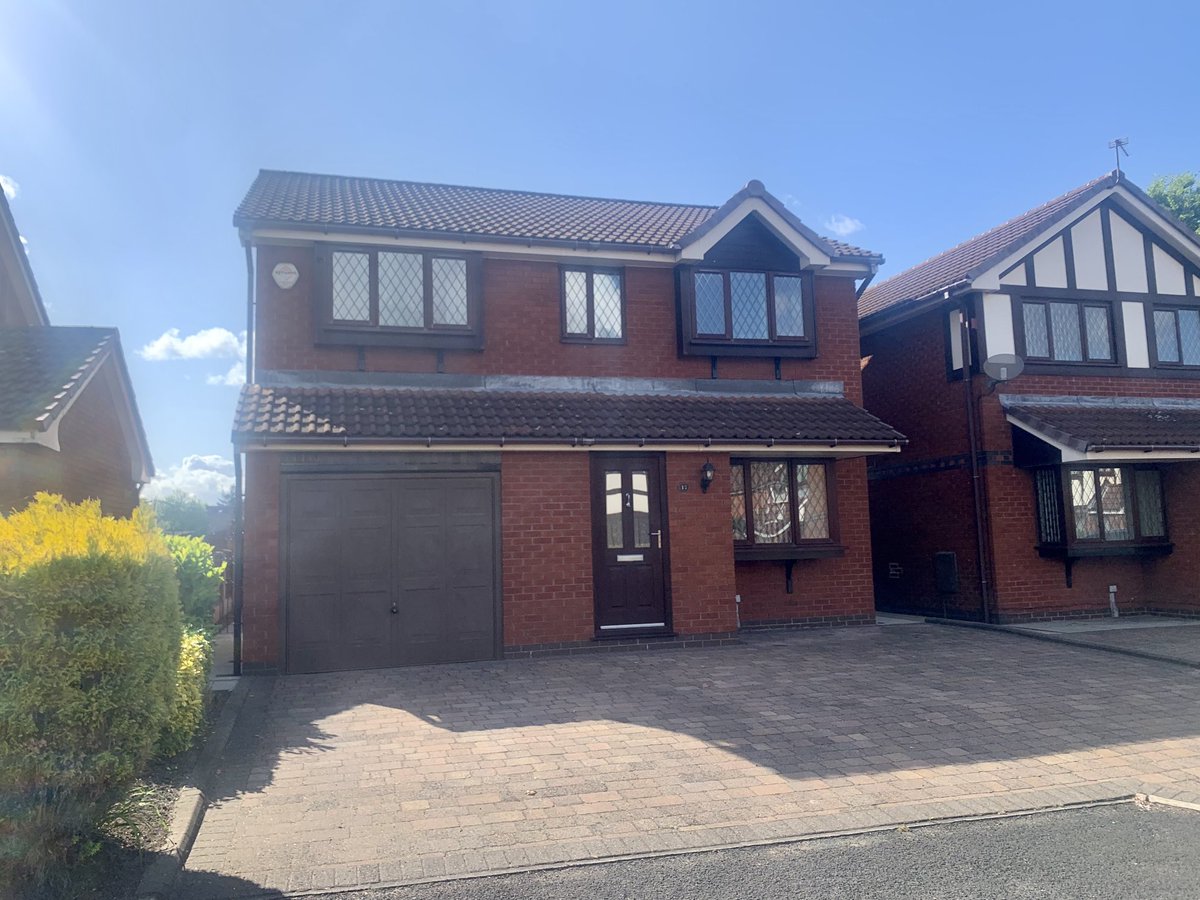 HomeinUrmston's tweet photo. #NEW #FORSALE! Gredle Close, #Urmston £535,000. A four bedroom detached #family #home situated on a small cul de sac. Online with #virtualviewing soon! https://t.co/29oBUCvoRR