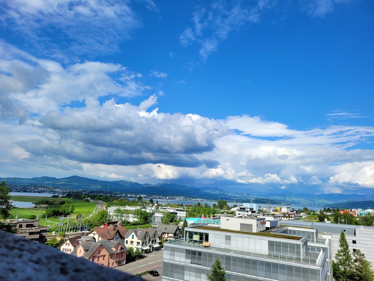 Kilivari's tweet photo. Live kolorierte Aussicht von der Churerstrasse Pfäffikon über das Seebecken Richtung Rapperswil-Jona... https://t.co/0Rvo7ekOdH