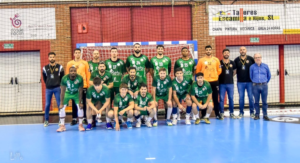fbmclm's tweet photo. 🏆 Este domingo el equipo de Segunda Territorial @BMCdadEncantada recibió el título de 𝗖𝗔𝗠𝗣𝗘𝗢́𝗡 de la Liga de la mano del vicepresidente de la #FBMCLM, Dimas Chicote y el presidente del club Isidoro Gómez 📃
¡Enhorabuena chicos! 👏 https://t.co/VOVsFYga9y