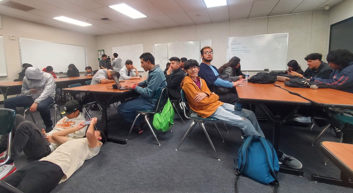 MathPrincessC's tweet image. My favorite time of the year- learning from guest speakers! Thank you so much, software engineer Mr. Forth, for coming to @PerrisHigh and letting us know that projects in Github is an important tool if you want to get ahead in the CS field. @DeatraLee