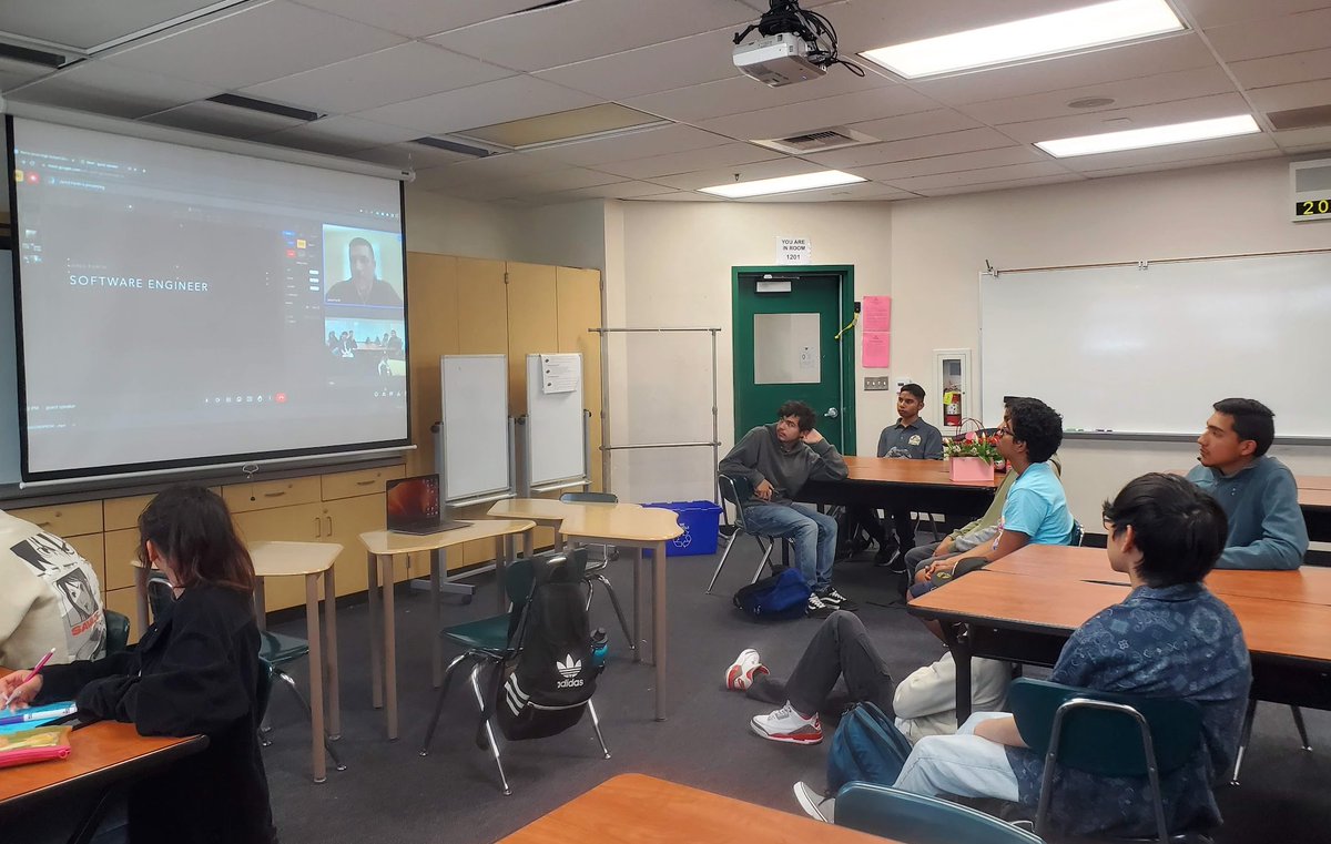 MathPrincessC's tweet image. My favorite time of the year- learning from guest speakers! Thank you so much, software engineer Mr. Forth, for coming to @PerrisHigh and letting us know that projects in Github is an important tool if you want to get ahead in the CS field. @DeatraLee