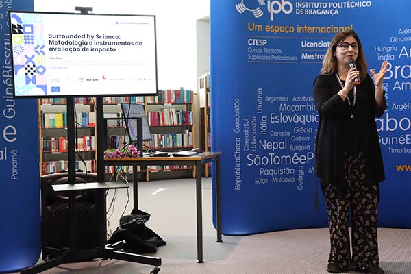 surroundedbysci's tweet photo. Check out the full article about Surrounded by Science's participation at SciComPt 2023, in Bragança, Portugal! 🎙🧪
👉 Read more here: https://t.co/lTInZ78gIg
#SurroundedByScience #SciComPt2023 #ScienceCommunication https://t.co/j8E6D6hk10