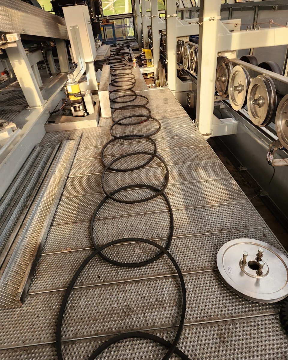 UPSTATEADVEN's tweet photo. #RT @huntermtn: The Lift Maintenance crew has been hard at work on the Kaatskill Flyer prepping for summer operations on July 1.

Starting in the terminal, we take each mechanism apart to check for proper operation. Per terminal, there's 140 bearings in … https://t.co/Hu3OmkrC2V