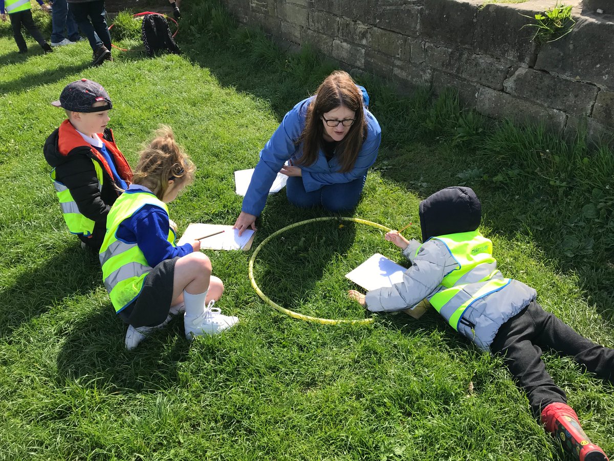RNAMrsMilfull's tweet photo. Today Year 1 and 2 explored Sandal Castle as part of our topic called 'Defending Wakefield!' We looked for features of the castle that are still intact, drew pictures of the different parts of the castle and also had time to identify microhabitats to link with our science work. https://t.co/mMciIYkOGX