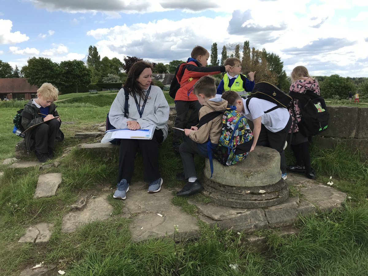 RNAMrsMilfull's tweet photo. Today Year 1 and 2 explored Sandal Castle as part of our topic called 'Defending Wakefield!' We looked for features of the castle that are still intact, drew pictures of the different parts of the castle and also had time to identify microhabitats to link with our science work. https://t.co/mMciIYkOGX