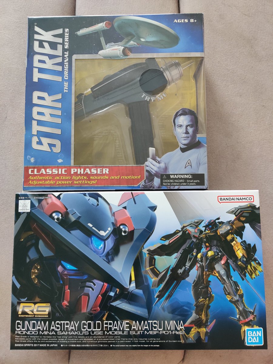 Nerdy shopping spree loot!

I found a collector Star Trek TOS official Phaser for 3 times cheaper than online resale price! 
That's the power of shopping at your local old nerd store instead of big chains 🫶

Also felt like building gunpla again, it's been a few years! https://t.co/tWLQZh7KbV