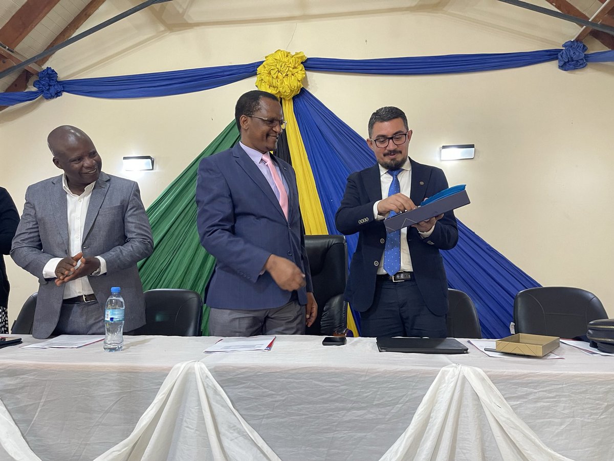 maarifTZ's tweet photo. The Permanent Secretary of the Ministry of Health, Community Development, Elderly and Children Dr. John Jingu visited Turkish Maarif Schools Arusha. He appreciated Turkish Maarif Foundation for providing quality education environment. @TMaarifVakfi https://t.co/BdLHtl9Fnm