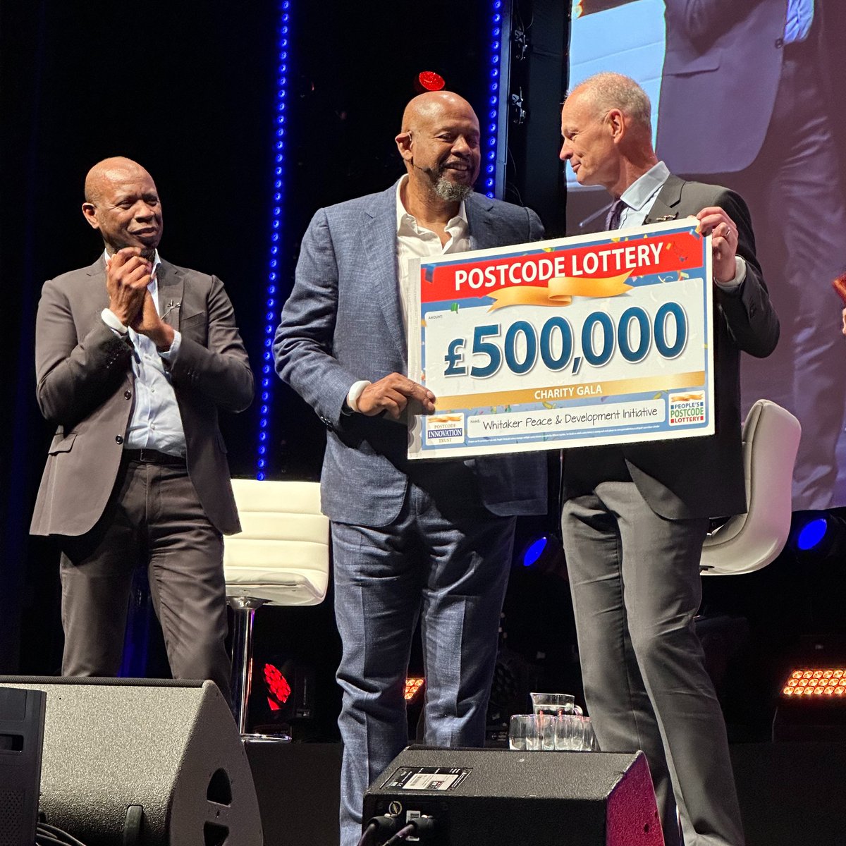 .@forestwhitaker has been awarded our #PostcodeHero award for 2023 at #PostcodeLotteryGala for promoting peace in communities impacted by conflict through his work with @connectwpdi ❤️