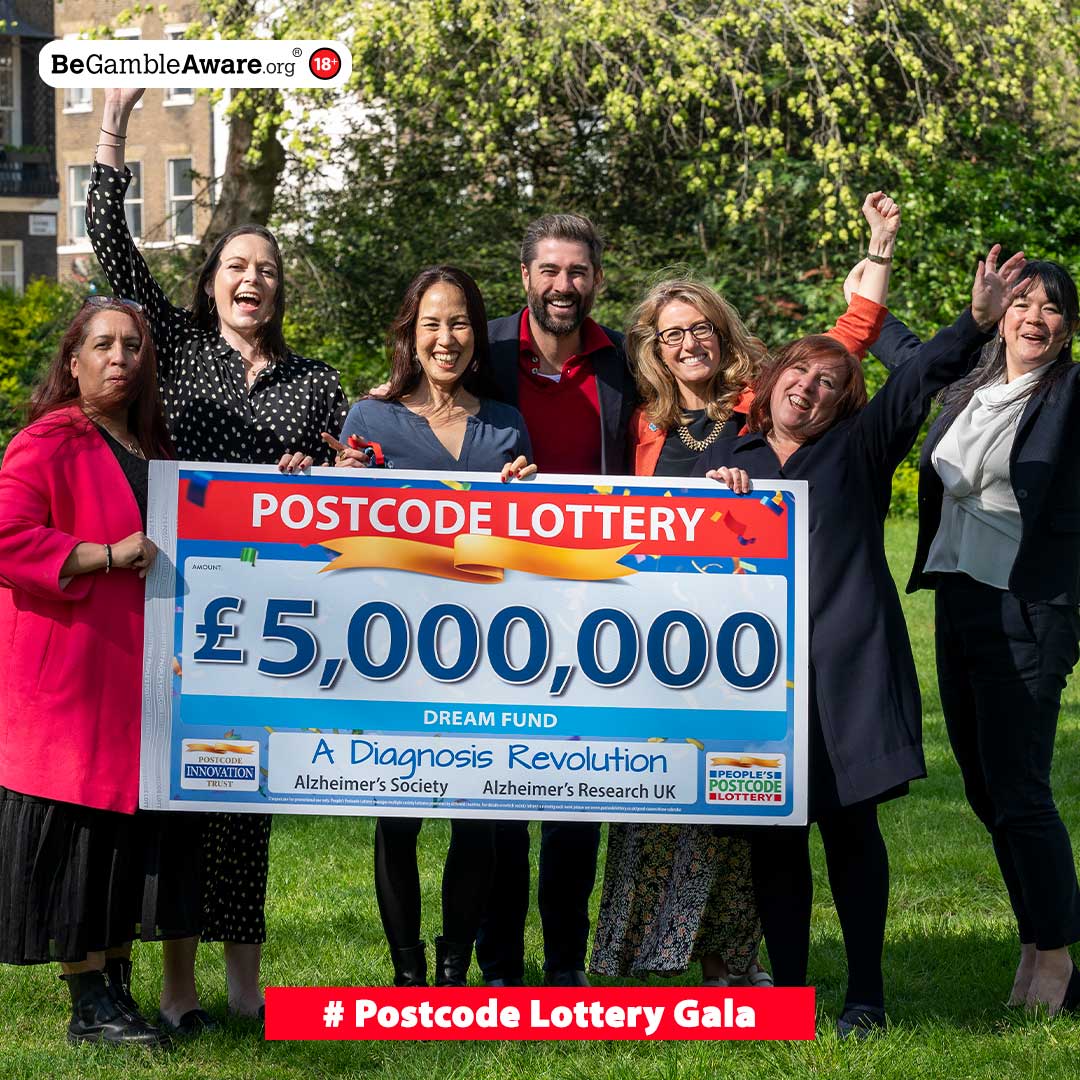 PostcodeLottery's tweet photo. Our biggest ever #DreamFund award of £5 million goes to @alzheimerssoc &amp; @AlzResearchUK to revolutionise diagnosis &amp; outcomes for people with dementia.

Thank you so much #PostcodeLotteryPeople for making this happen ❤️

#PostcodeLotteryGala https://t.co/SBhoG5mEcX