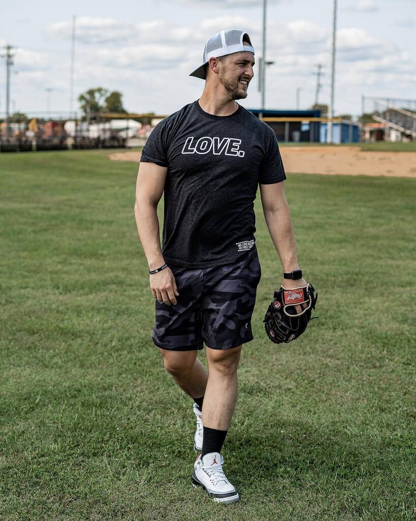 LOVE shirts are back in stock! 🤍

📸: @dclark_media 

#love #victoryapparel #giftedforhisglory #livevictorious #faith #fitness #baseball #sports #faithandfitness instagr.am/p/CsRNueQxmBY/