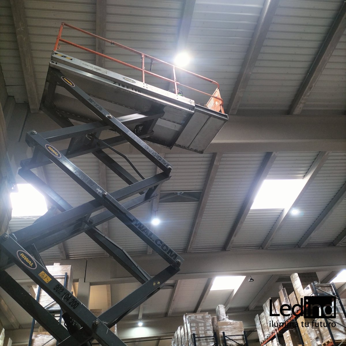 Ledindeu's tweet photo. Instalación de discos Apolo en almacén industrial de Barcelona.
#IluminaciónLed
#IluminariaLED
#DiscoApolo
#Iluminación
#LuzLED
#DiscoLED https://t.co/sZROxoRX7r