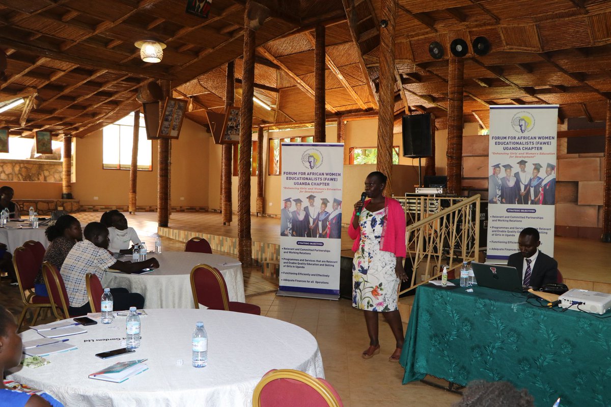 FAWEUganda's tweet photo. "Make sure you learn something new everyday." - Susan Opok Tumusiime, ED FAWE Uganda during the #SchoolToWorkTransition at Rest Gardens Bweyogerere.
#UnlockingPotential https://t.co/dJufMAtTCy
