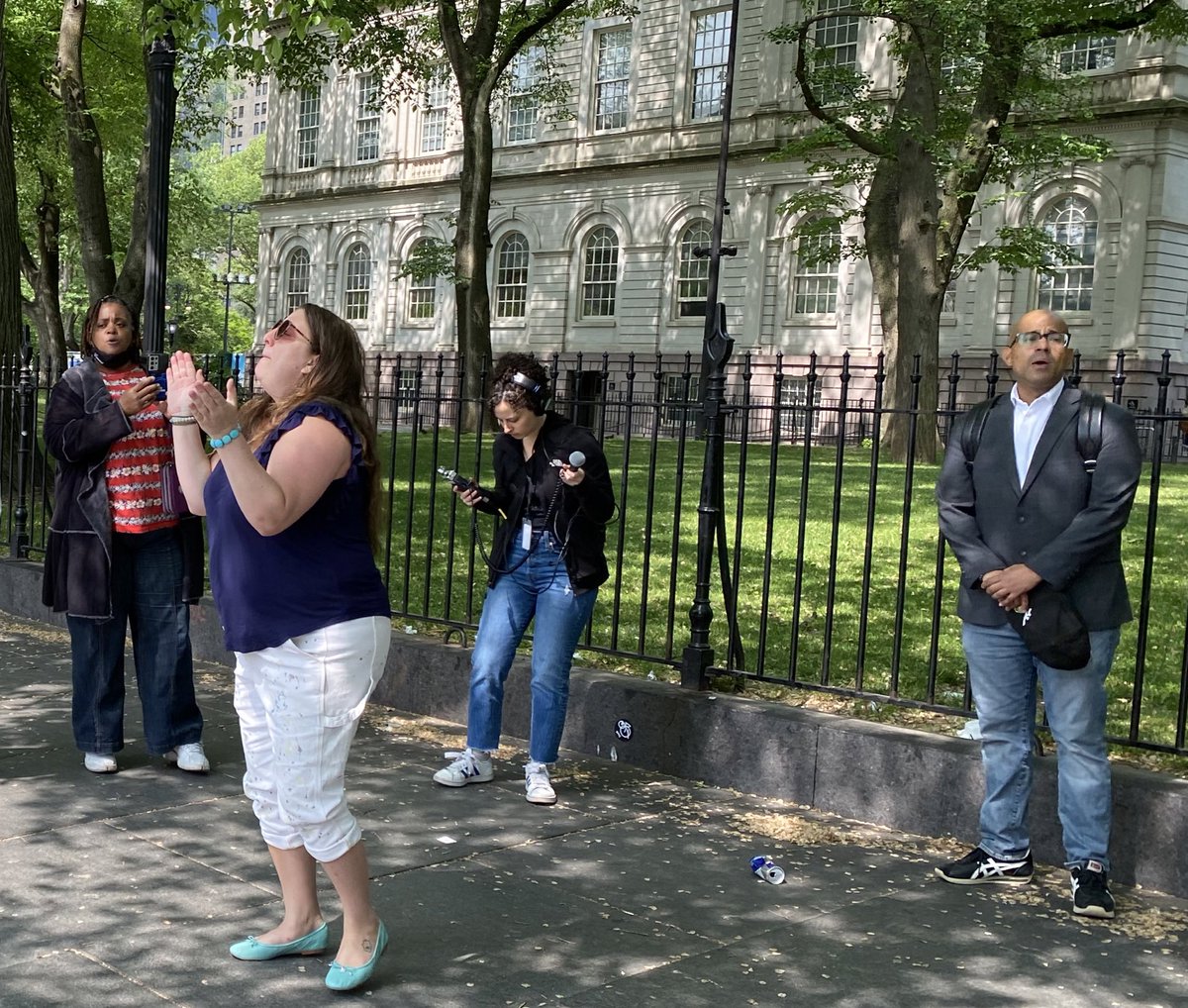 “We need 988 to be a dispatch system. 911 will always divert back to a police response. We need ppl who know how to specialize and can connect with individuals in crisis.” <a href="/jroseyyy/">Jordyn Rosenthal</a> <a href="/ca_nyc/">Community Access #JustPay</a> at <a href="/ccitnyc/">CCITNYC</a> #PeersNotPolice Budget Rally.