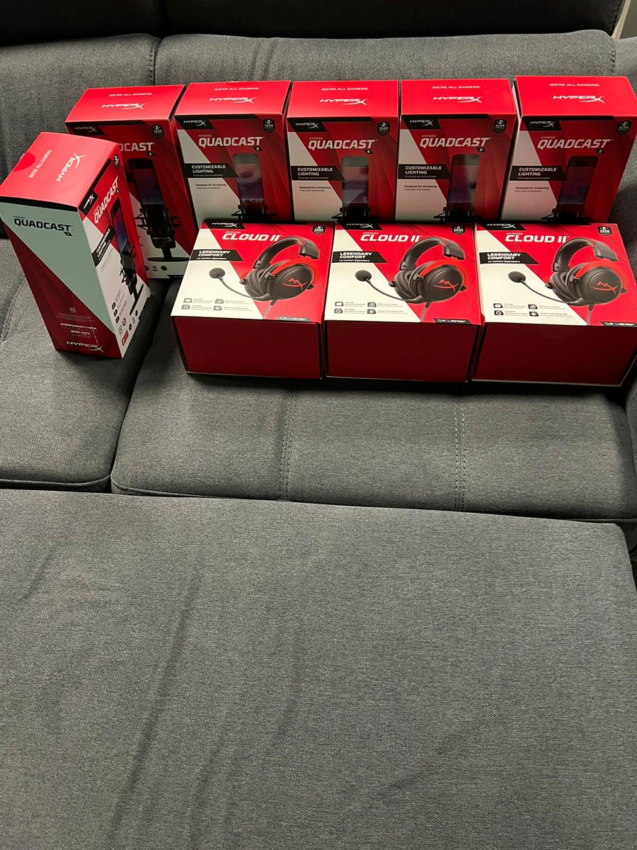Thank you @HyperX for sending me all these microphones & headsets The sound quality is gonna be insane now with so many extra microphones, not sure if I have enough USB slots in my pc tho😅 #VALORANT