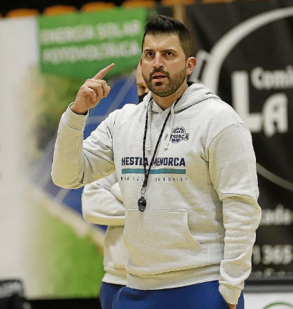 LEBitando's tweet image. Esta noche tenemos nuevo programa:  

ENTREVISTAS:

➡️Óliver Arteaga (@oviedocb)
➡️Javier Zamora (@BasquetMenorca)

-Tertulia #LEBOro #LEBPlata 

Ivoox: go.ivoox.com/sq/860822
Spotify: spoti.fi/3gmRI6v
