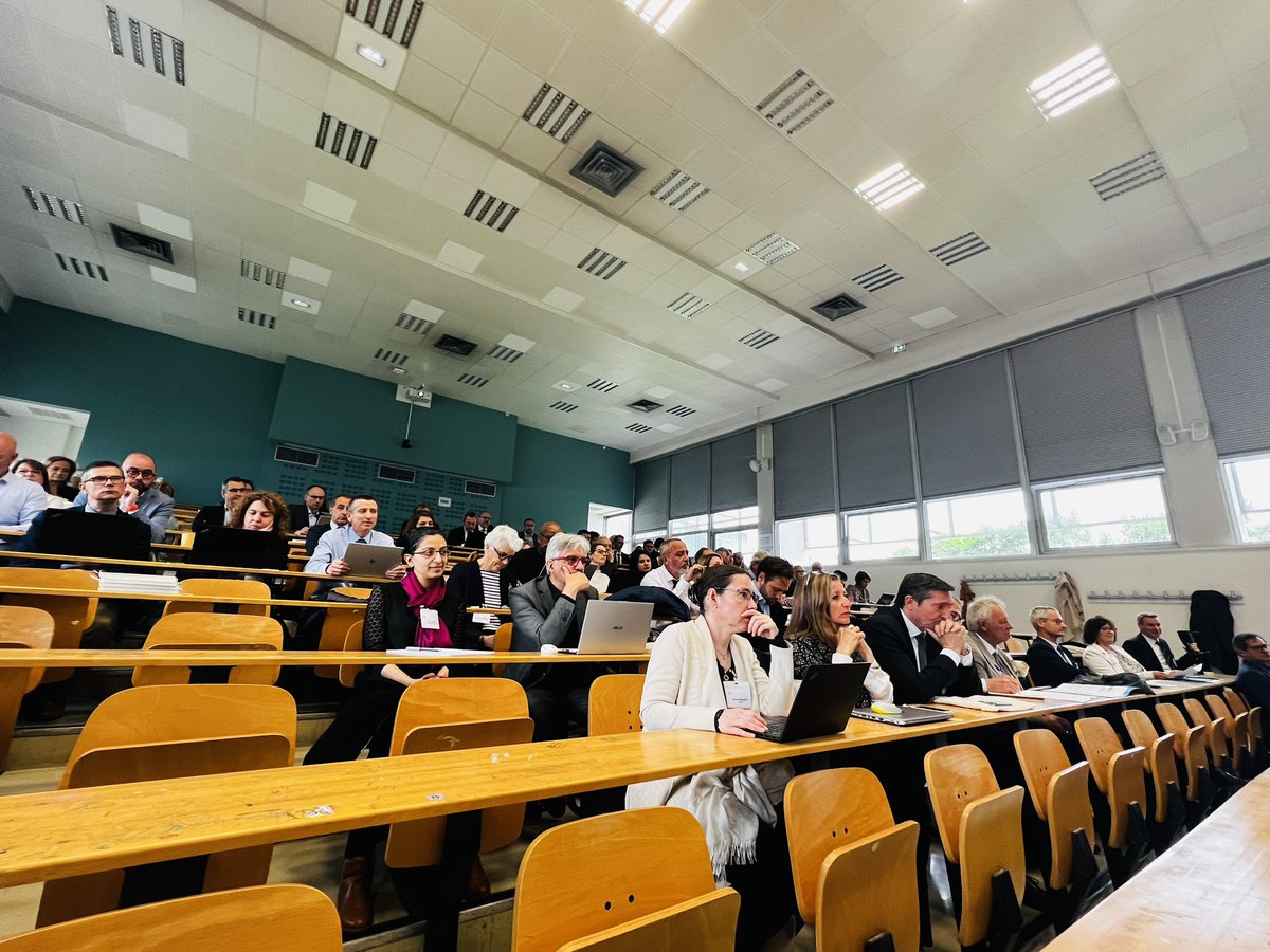 acgrenoble's tweet photo. Le recteur @DugripOlivier et La rectrice @HeleneInsel ouvraient ce matin le séminaire régional des personnels d’encadrement #CMQ

Une journée pour réfléchir ensemble aux transformations managériales à opérer dans le pilotage des CMQ #LyceeProfessionnel https://t.co/1o9jm24j9k