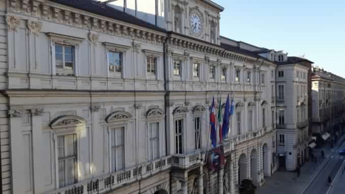 Approvata da #SalaRossaTO la mozione proposta da <a href="/Silvio_Viale/">Silvio Viale</a> (Lista Civica per #Torino) su registrazioni anagrafiche famiglie omogenitoriali e #matrimonio egualitario. comune.torino.it/cittagora/prim…