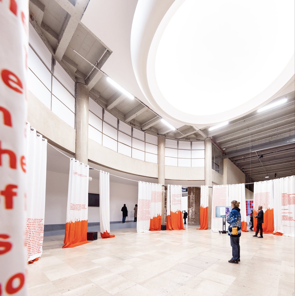 Après 3 mois rythmés de discussions, performances et DJ sets, les expositions EXPOSÉ·ES et Miriam Cahn ont fermé leurs portes hier. Merci de les avoir faites vivre 💓

🔜 Le Palais de Tokyo vous donne rdv dès le 16/06 pour ses 4 nouvelles expositions : palaisdetokyo.com