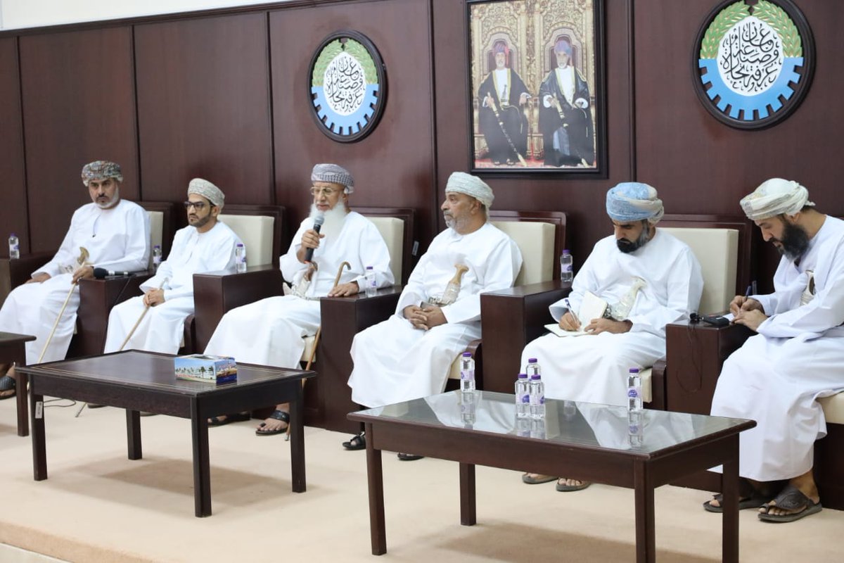 occi_dkh's tweet photo. شركة الداخلية للتنمية والاستثمار قيد التأسيس

عقد بفرع غرفة تجارة وصناعة عمان بمحافظة الداخلية اللقاء الاول مع كبار المستثمرين لتأسيس شركة الداخلية للتنميه والاستثمار   تحت رعاية سعادة هلال بن سعيد الحجري محافظ الداخلية https://t.co/KgrnNTK14p