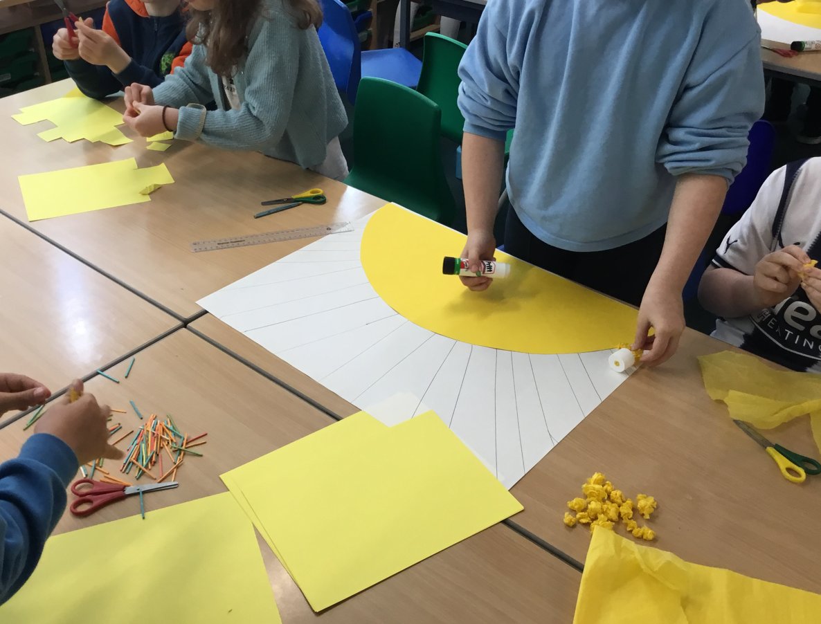 OLOFPrimary's tweet image. Year 4 have been celebrating the feast day of Our Lady of Fatima through their beautiful display of 'The Miracle of the Sun.' #olof #catholiclife