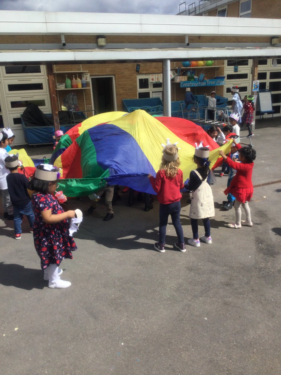 BJ_Reception's tweet photo. In Reception we enjoyed all coming together to share our snack whilst wearing the crowns we made to celebrate the #kingscoronation2023 . We also played some parachute games together. https://t.co/eypIWPTetA