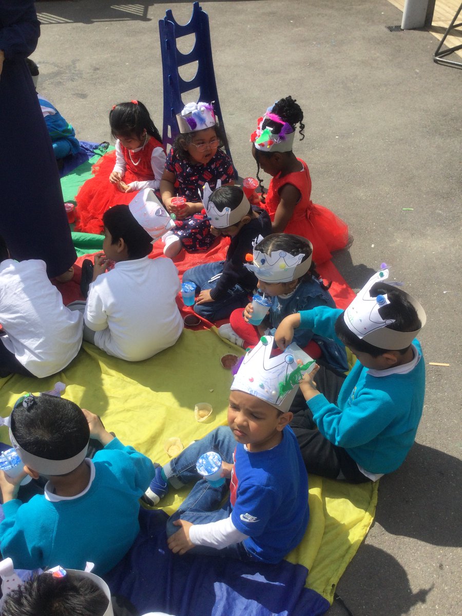 BJ_Reception's tweet photo. In Reception we enjoyed all coming together to share our snack whilst wearing the crowns we made to celebrate the #kingscoronation2023 . We also played some parachute games together. https://t.co/eypIWPTetA