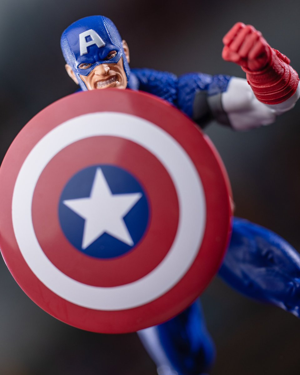 Here is a look at Marvel Legends Ultimate Captain America by @hasbro.

#captainamerica #ultimatecaptainamerica #marvellegends #robgoesmarvel #marvellegendscommunity #marvellegendsfigures #toycommunity #toyark #toyshiz #exclumagazine #instatoys #captainamericacollector