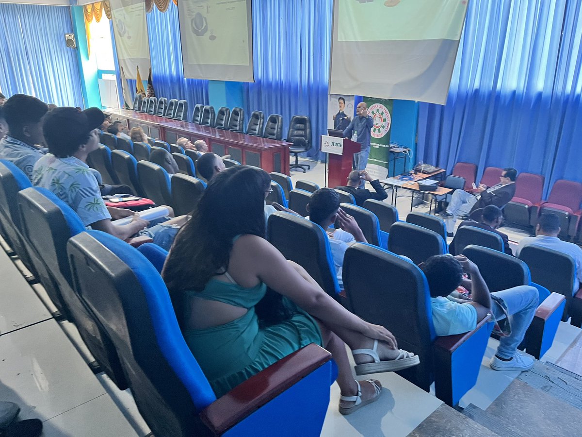 UTELVT_2017's tweet photo. Conferencia Muldisciplinar UTLVTE 2023

La #FACAP presenta el tema: ¿Exceso de fertilización inorgánica? Buscando alternativas: agricultura de precisión (nanotecnología) y cómo enfrentar el cambio climático.
Conferencia a cargo del Ing. Wilmer Tezara, PhD. 
#53Aniversario 🤝 https://t.co/pyq8OGBwm1