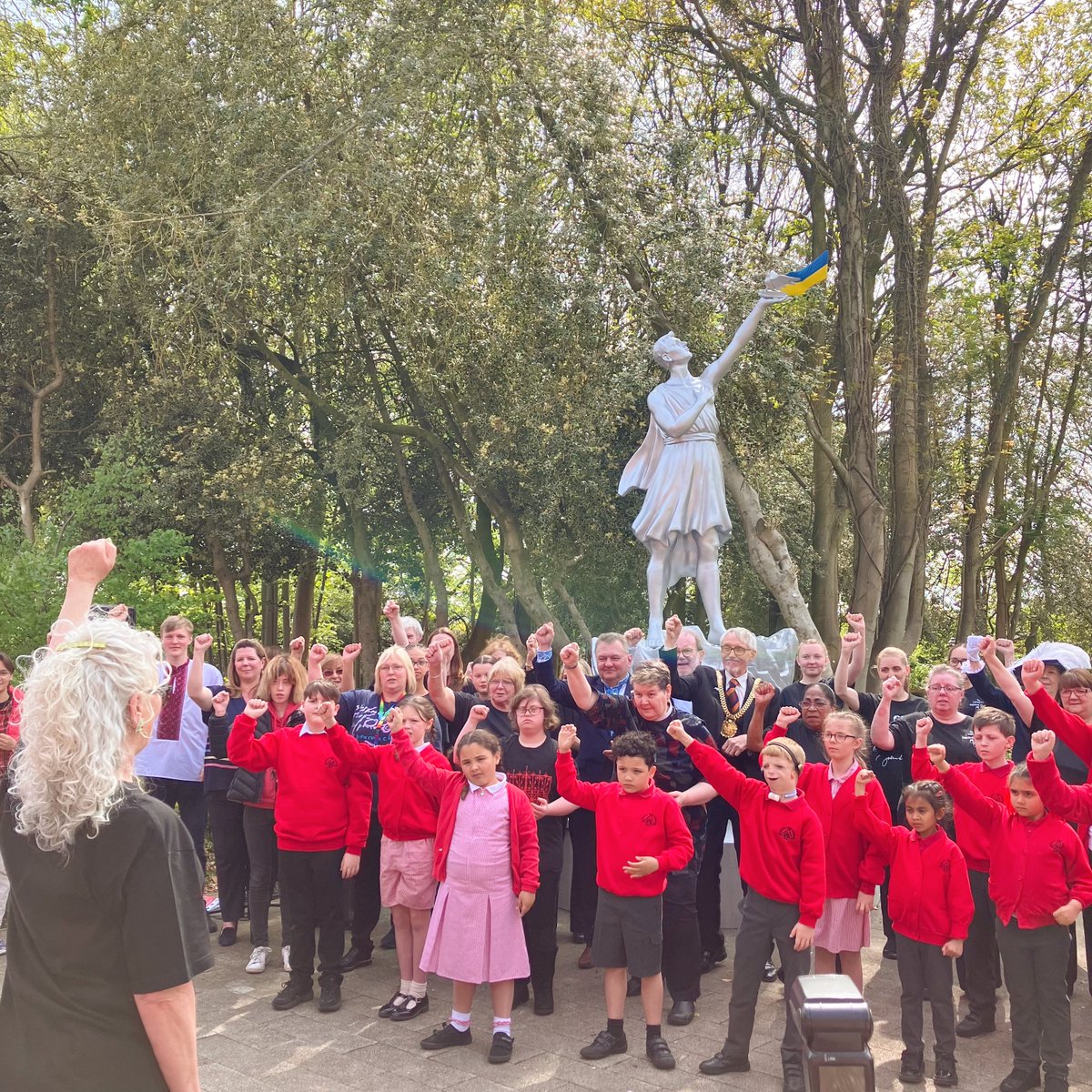 strawberryfield's tweet photo. We are honoured to have been joined by Liverpool Signing Choir, who signed ‘Give Peace A Chance’ and ‘Imagine’ at the unveiling of the Ukrainian Peace Monument and invited our guests to join in too!
#Peace #Eurovision #SigningChoir #UnitedByMusic #JohnLennon https://t.co/r1NzQ6QMde