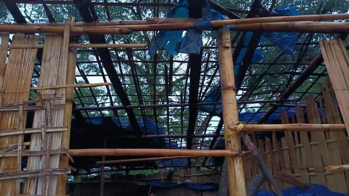 mizozeitgeist's tweet image. #Myanmar refugee camps in #Mizoram bore the brunt of yesterday&apos;s #MochaCyclone
 It caused significant damage to many #refugee Camps esp in #Lawngtlai&amp;amp; #Siaha dists. 
Atleast 16 houses at Trade Center Camp,10 at Vengpui camp,5 at Lungpher camp,10 at Buarpui camp-all in Lawngtlai +