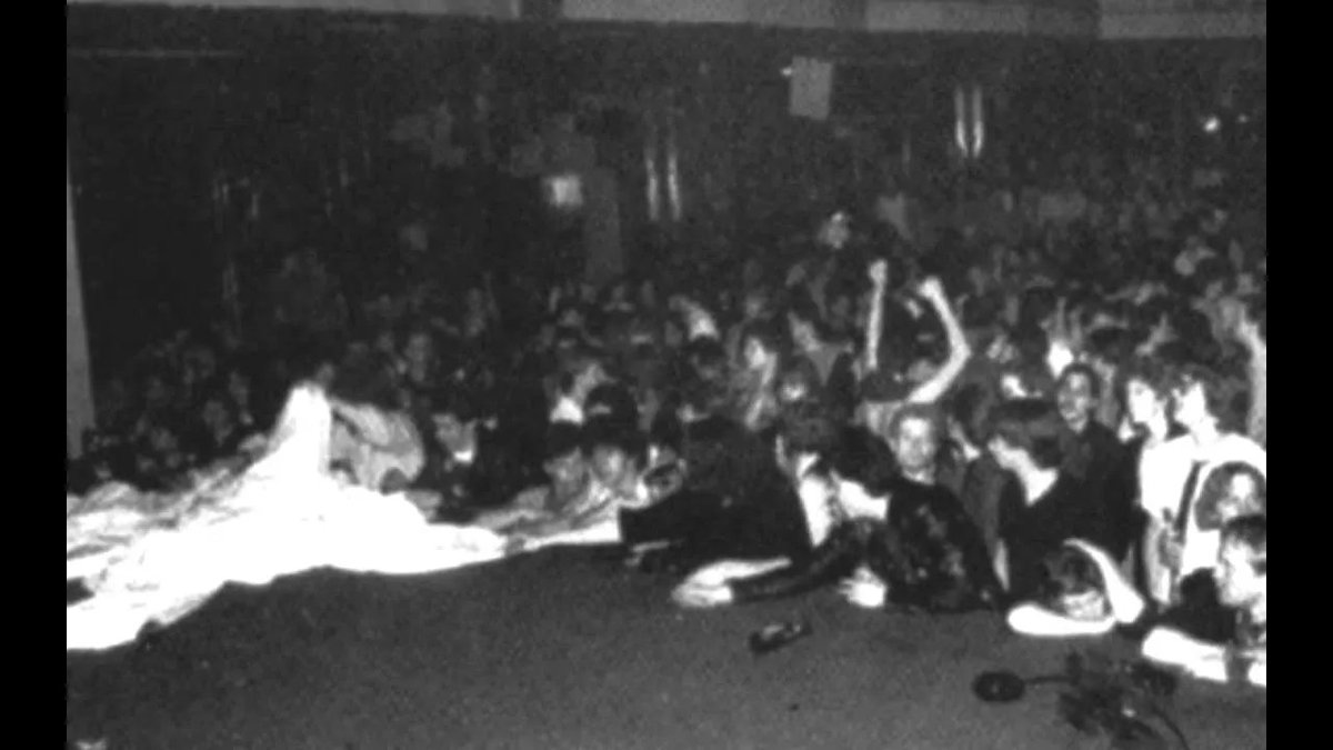 TodayInPunk's tweet photo. #Todayinpunkrockhistory... Concert: PiL "Riot at the Ritz, NYC (1981)
Full story and more @ https://t.co/l3EJ7HCwUT
#punkhistory #punk #punkrock #postpunk #companynotband #ritzriot #softriot #publicimage #performanceart 
📷Laura Levine, Marcia Resnick https://t.co/j3EygeTzIE