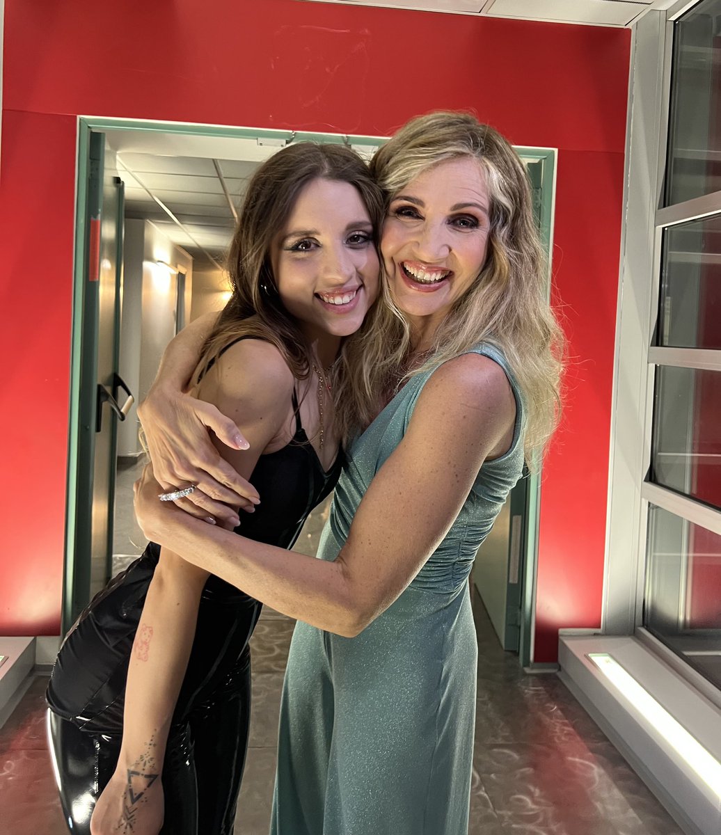LCuccarini's tweet photo. Nina, è stato un privilegio accompagnarti in questa avventura! Quante emozioni con te: sei stata una scoperta continua e meriti tutto quello che hai conquistato.
Avevi già talento, ma questi mesi ti hanno dato la consapevolezza di essere nel “posto” giusto.
Ora prenditi tutto❤️ https://t.co/RinXQdkpZX