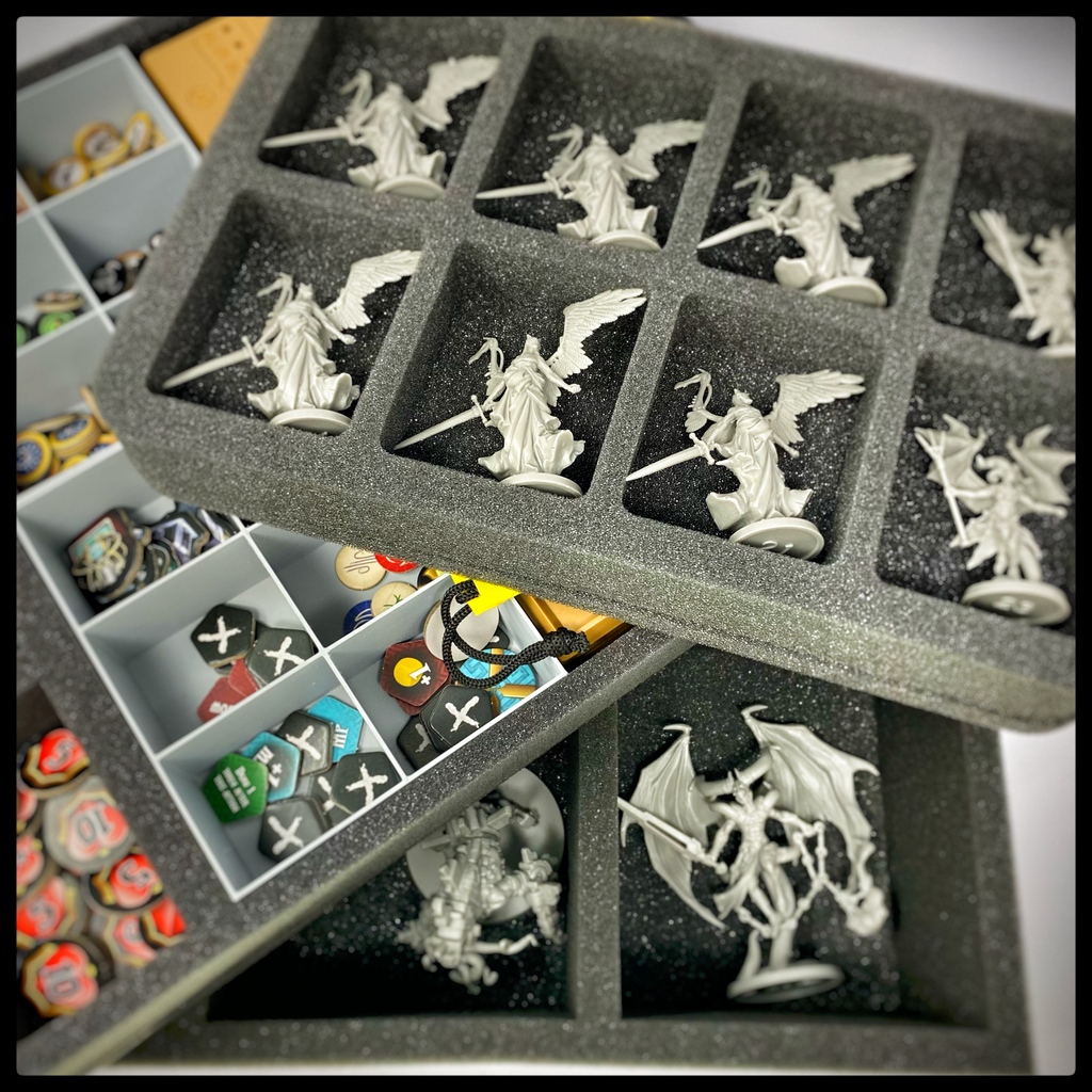 Feldherr's tweet image. Massive is truly a fitting word for this epic game ⚔️
Finding the right solution to protect your collection shouldn't be part of your adventures 🧳
We got you covered with these custom Feldherr bags and boxes escpecially for #MassiveDarkness2 #Hellscape ➡️ feldherr.net/for/massive-da…