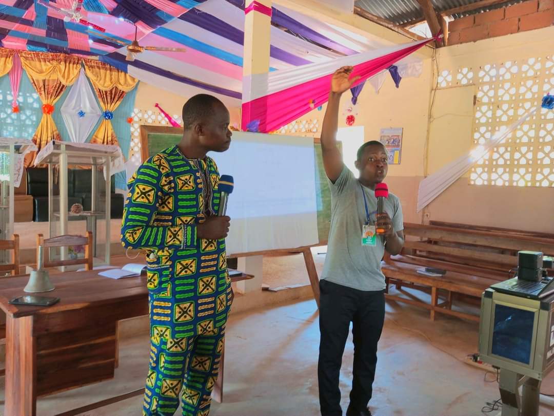 vieadorableong's tweet photo. A BOPA, nous avons eu à former des 35 femmes et des 28 hommes sur l'entrepreneuriat à travers le projet PICoDE.
Ce fut une réussite avec la joie dans le cœur des participants.e #ODD1 #ODD2 #entrepreneuriat #femmes #ODD8 #education #ongvieadorable #PICoDE #Bopa #Bénin https://t.co/4qRuAOYueO