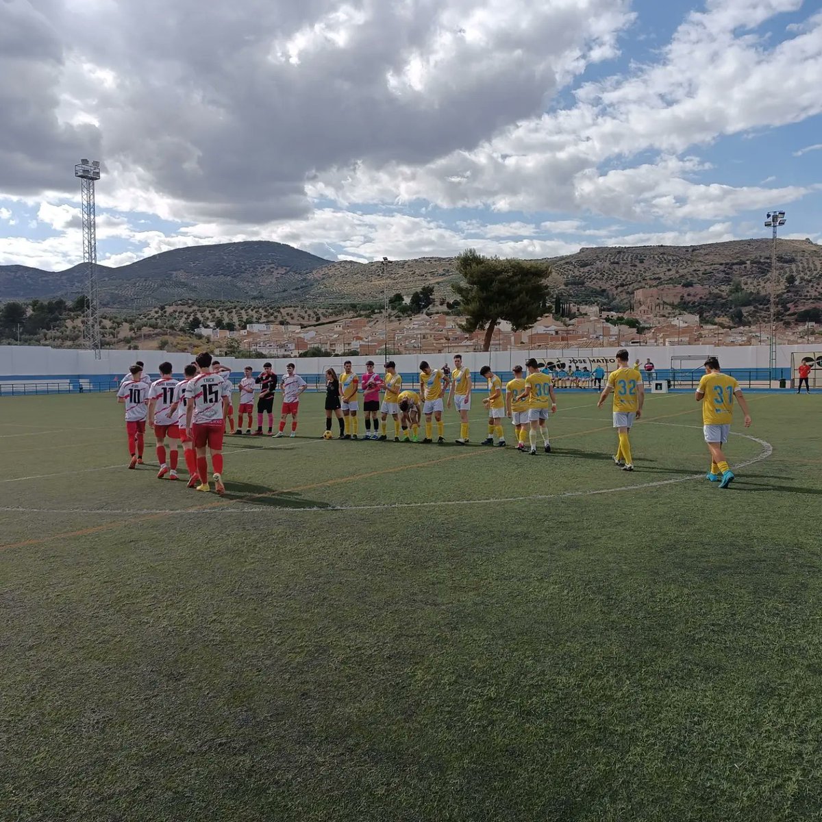 Fotos del partido de ayer disputado por el equipo juvenil.

1-1 ante el At.Mancha Real para seguir vivos en Copa.

#VamosCPHuelma💛💙⚽
