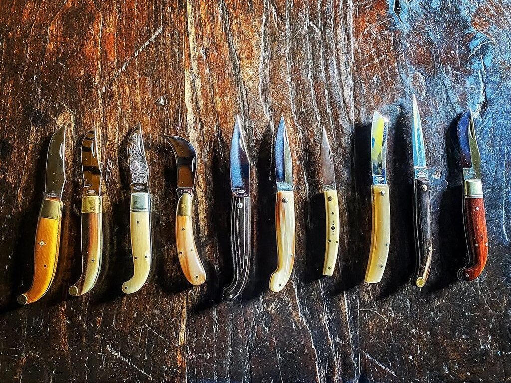 New section available on website: “Personal and Collectables” 
———-

History often narrates about the dire poverty conditions that Italian migrants faced, as they embarked on the trip across the ocean in pursuit of the American Dream...

Very often, what was carried in a sin…