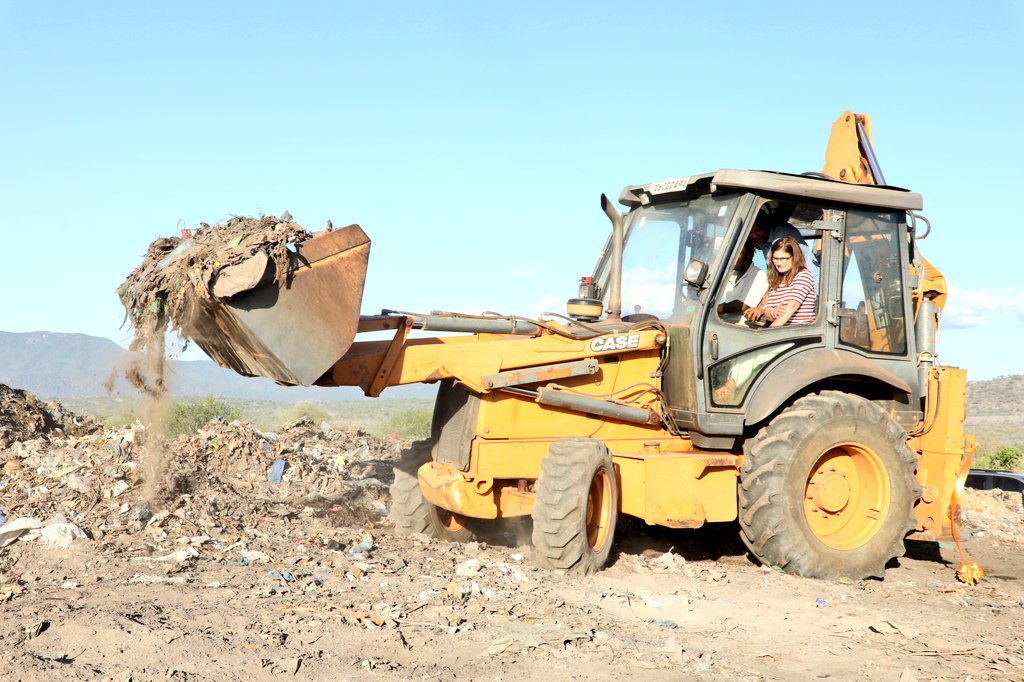 GovernorMwadime's tweet photo. Together with @EUAmbKenya #IssaTimamy @Diplo_Jazz & other ambassadors from European member states we have presided over the grounding breaking of Landi Waste Recovery Facility funded by @UNHABITAT https://t.co/fnl8xDVGby
