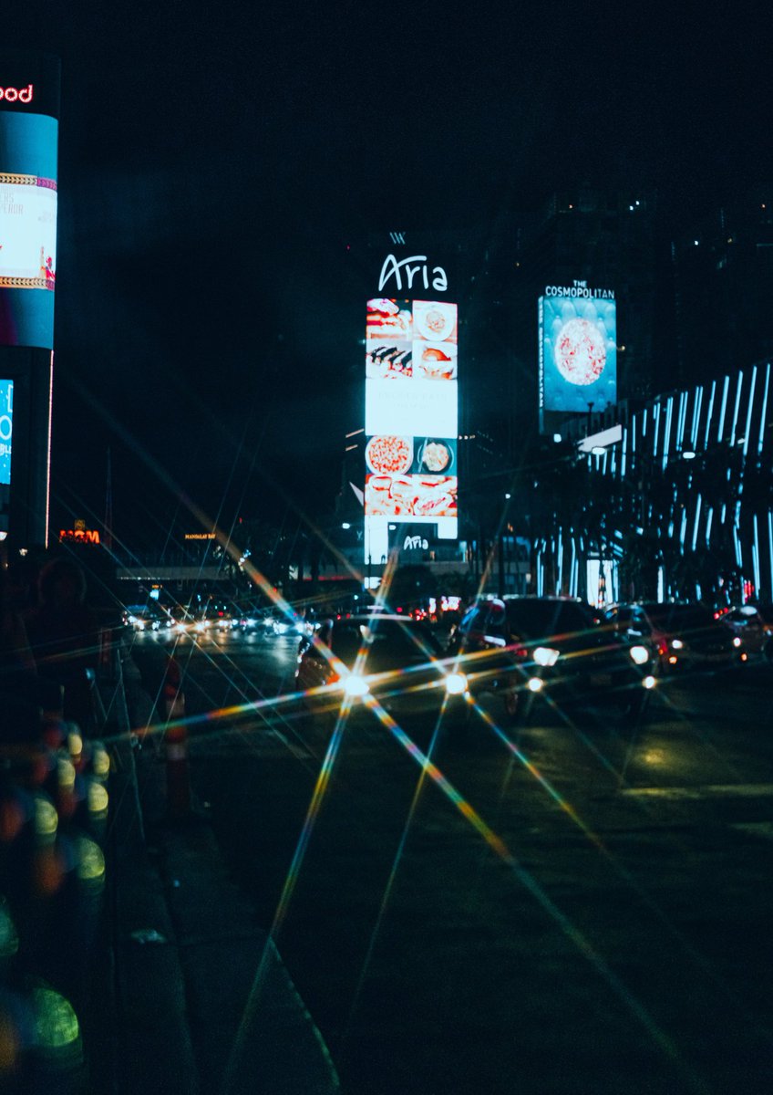 Night in the city #streetphotography #nightphotography