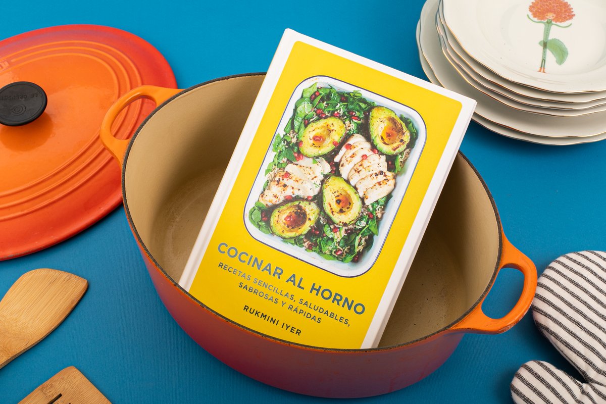 'Cocinar al horno', de @missminifer, es un libro de cocina imprescindible que se acomoda al lector en todos los sentidos: en sus páginas encontraréis ingredientes y utensilios simples y tiempos de preparación que no superan los 15 minutos. Conócelo aquí ➡️penguinlibros.com/es/cocina/3151…