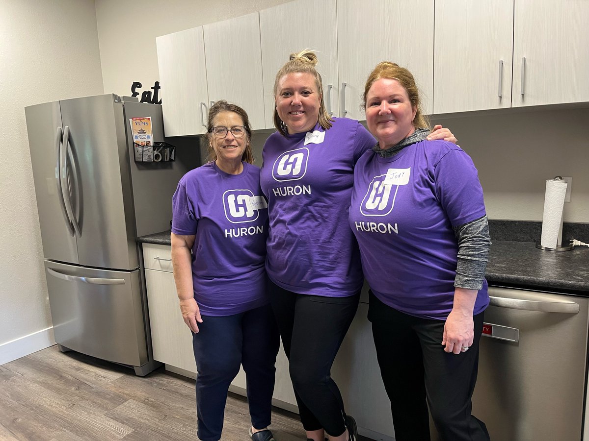bbbsnwfl's tweet photo. So grateful for our friends at Huron for choosing us as one of their charities to benefit from their annual Day of Service. The Huron team helped clean and organize our Pensacola office, did some touch up painting, yard work and more! We are so thankful for their help!
#IAmHuron https://t.co/7RbzM7KUX1