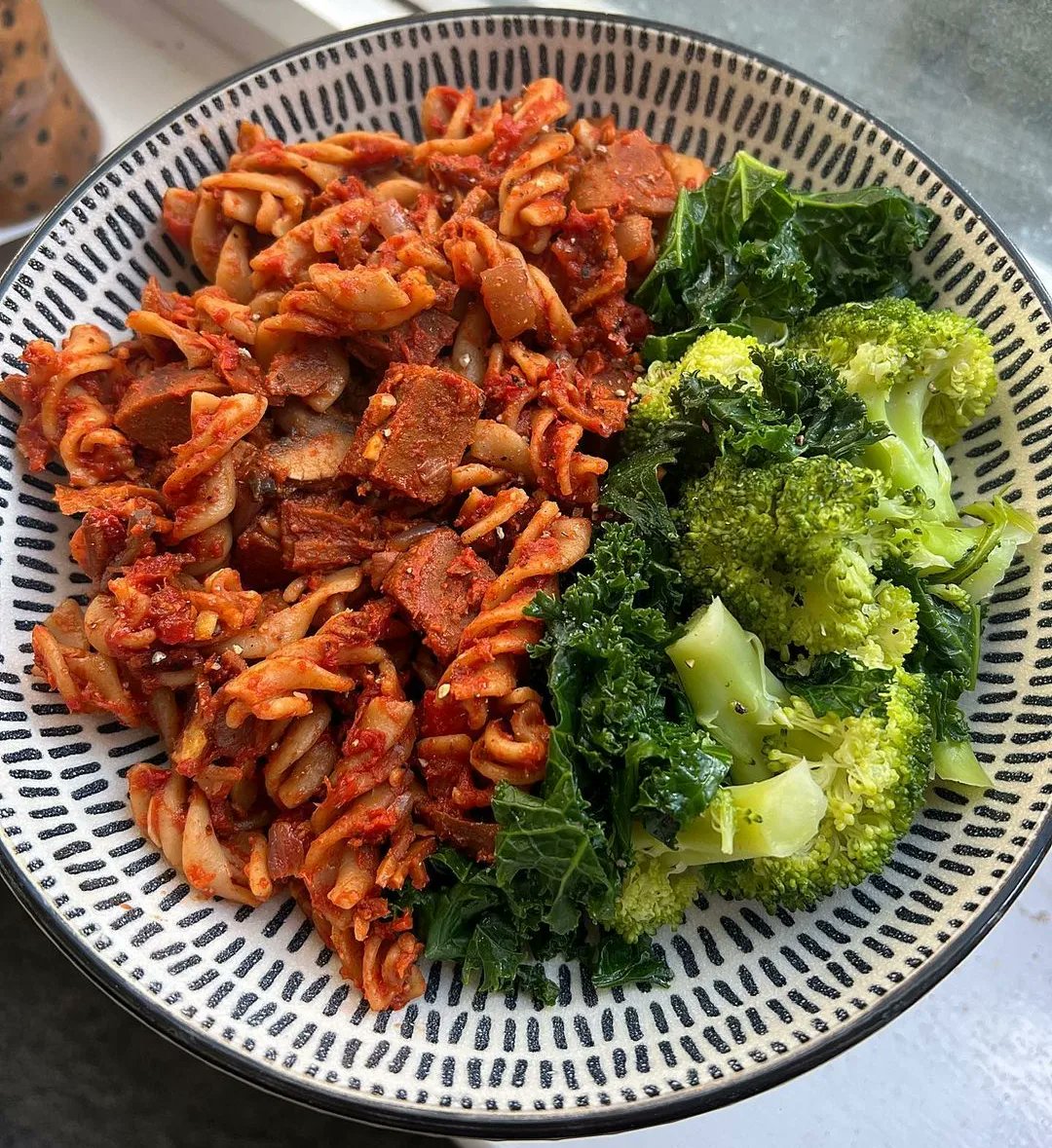 Smokey ‘bacon’ pasta bake 🌱

How amazing does this dish look by the awesome @plantsnphoebs ?❤️
⁣
Pasta bakes are so simply to make a they are really tasty! Especially mixed with a rich sauce and some seitan 😉

For the full recipe head to Phoebe's post on @plantsnphoebs 🥰