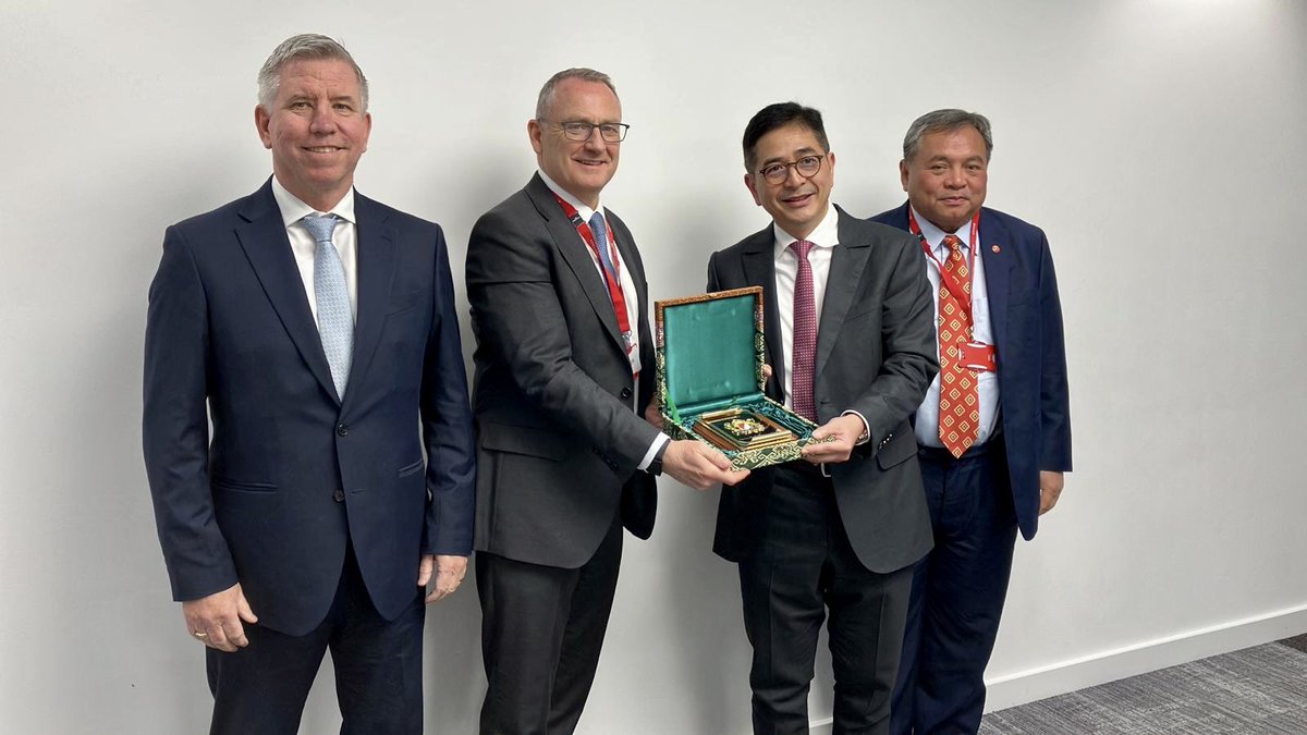 iangibbonsr's tweet image. Pleased that @UKASEAN & @ACCA_UK could host the outstanding @ArsjadRasjid @ASEAN_BAC & his delegation inc the hard working @desrapercaya09. Wide ranging conversation inc #digitaltech #sustainabledevelopment & plans for #ASEAN2023 #ABIS. Tks to our vice chair Stuart Tait @HSBC_UK