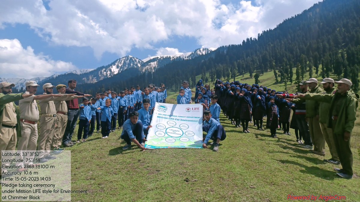 GoGreenKulgam's tweet photo. Pledge ceremony &amp; Plastic Free Environment awareness cum cleanliness drives under Mission LIFE Environment were carried out in different places of District Kulgam. Forest officials, students, PRIs took part in these drives.
@DrBilalbhatIAS @IRFAN2040 @syedwasimJKFS @DcKulgam https://t.co/FqHsFWSqys