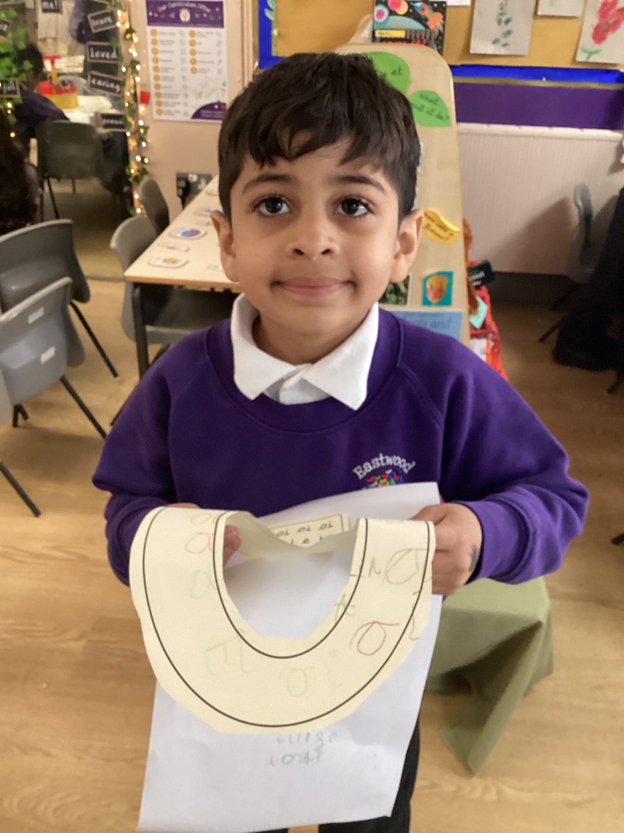 ECS_Keighley's tweet image. Reception always love a bit of toilet humour, so we had a giggle making “oi” toilets (complete with lifting seats) as part of our sticky phonics today! #stickylearning #funphonics #scrapingthebarrel
