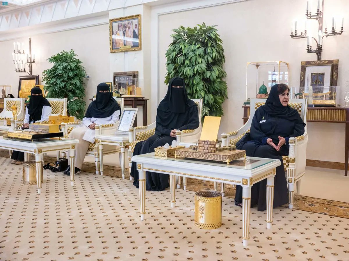 DrSelwa's tweet photo. تشرفت اليوم بمقابلة سمو الأمير فيصل بن مشعل أمير منطقة القصيم للتحدث عن الدعم اللامحدود من قبل قيادتنا الرشيدة في القطاع الصحي وما نقوم به من انجازات في @sdm_ai  في خدمة القطاع الصحي و التحول الرقمي في المملكة🇸🇦 https://t.co/x4rsAkidV1