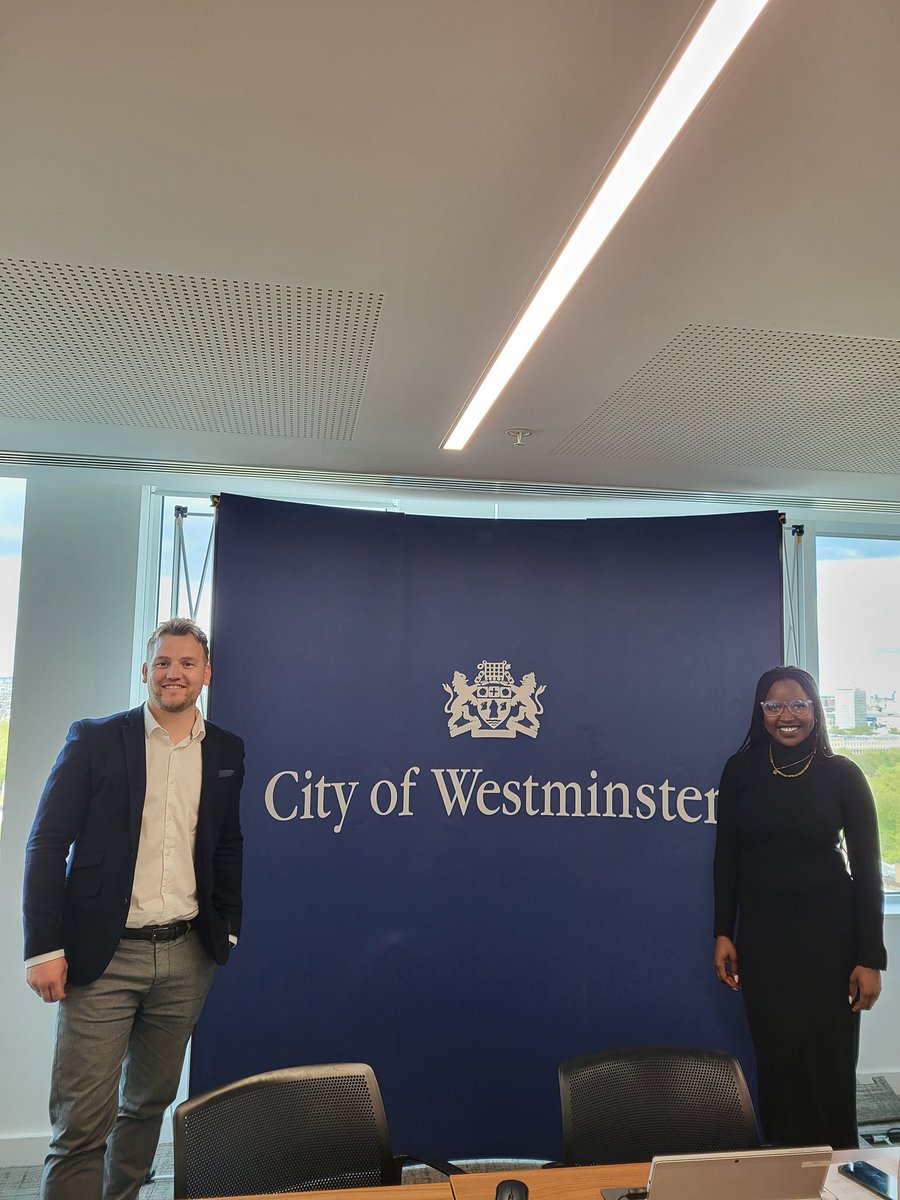Chris_Grose's tweet photo. Great day today delivering the Courtroom Experience training with the fab @blessingmukosha I really do love a Mock Trial - great opportunity for learning in a safe environment.  Not a bad view over Buckingham Palace either! For details about this course https://t.co/D9vzblYmdl https://t.co/NdMbVIDsqM
