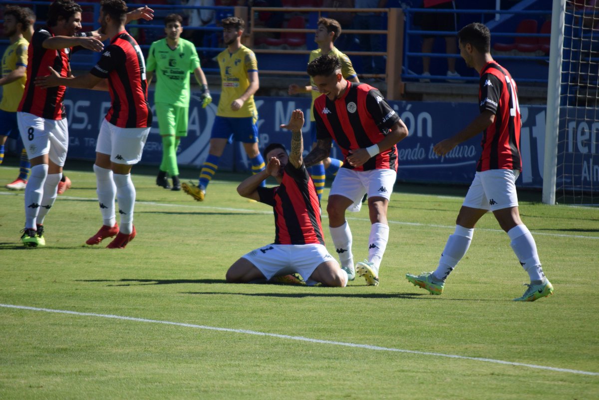 CDExt1924's tweet photo. Manu Gragera, primer y último goleador en el Francisco de la Hera 💥🔝⚽

✅ 25/9/2022 vs SP Villafranca B
✅ 7/5/2023 vs AD Hispanolusa https://t.co/jOWf3PtOno